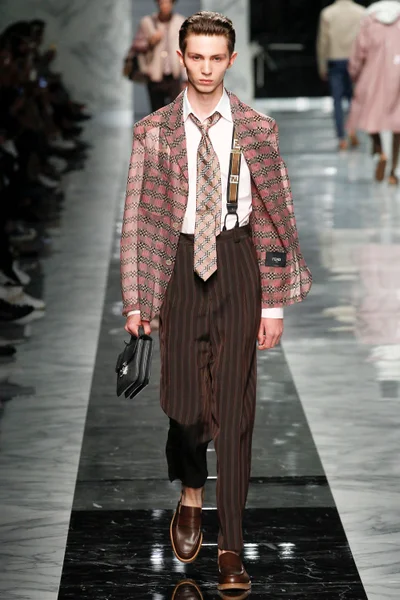 Look 11